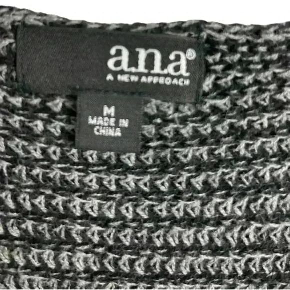 A.n.a Women's black and white Pullover Sweater Size M Casual Knit Solid - Picture 4 of 9